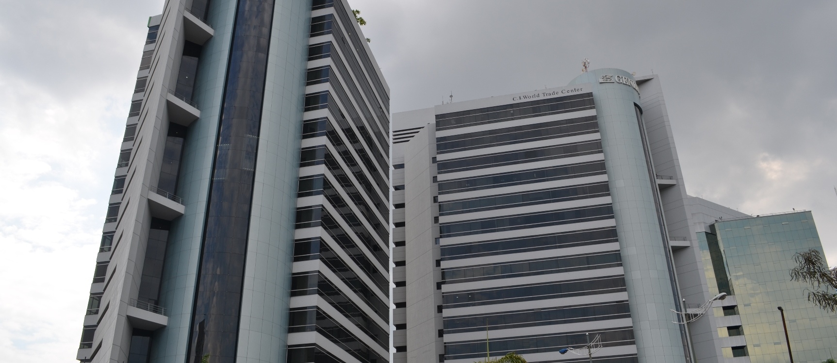 Oficina en alquiler en Edificio World Trade Center sector Norte GeoBienes - Oficina en alquiler en Edificio World Trade Center sector Norte - Plusvalia Guayaquil Casas de venta y alquiler Inmobiliaria Ecuador