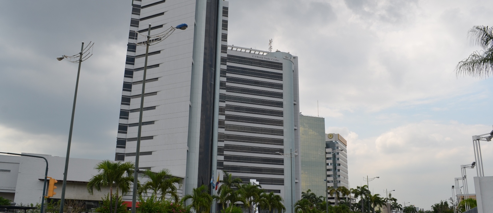Oficina en alquiler en Edificio World Trade Center sector Norte GeoBienes - Oficina en alquiler en Edificio World Trade Center sector Norte - Plusvalia Guayaquil Casas de venta y alquiler Inmobiliaria Ecuador