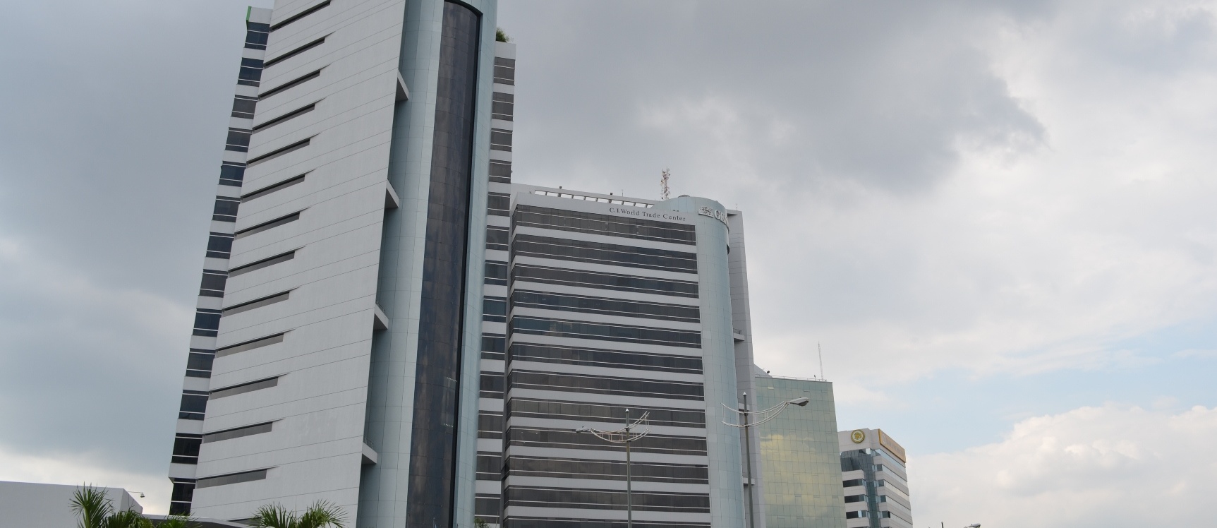 Oficina en alquiler en Edificio World Trade Center sector Norte GeoBienes - Oficina en alquiler en Edificio World Trade Center sector Norte - Plusvalia Guayaquil Casas de venta y alquiler Inmobiliaria Ecuador
