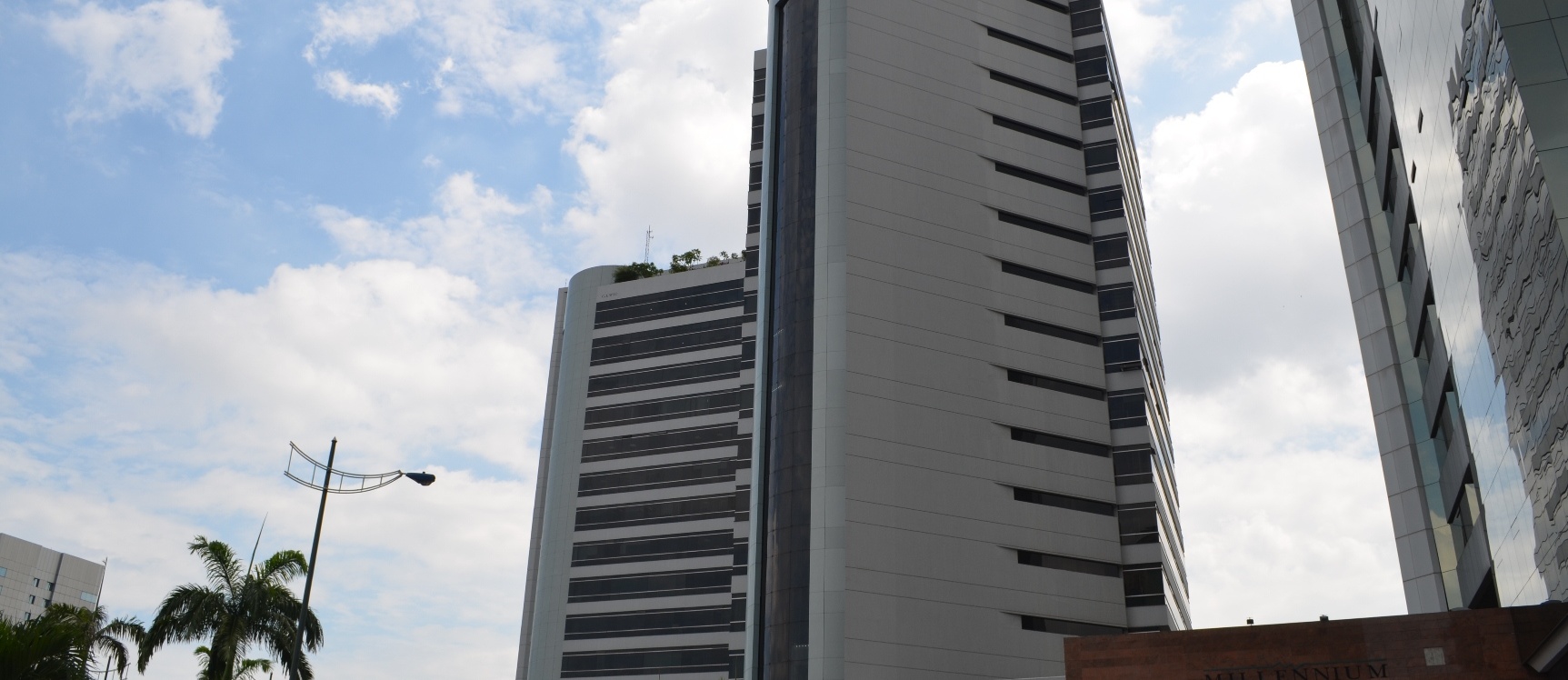 Oficina en alquiler en Edificio World Trade Center sector Norte GeoBienes - Oficina en alquiler en Edificio World Trade Center sector Norte - Plusvalia Guayaquil Casas de venta y alquiler Inmobiliaria Ecuador