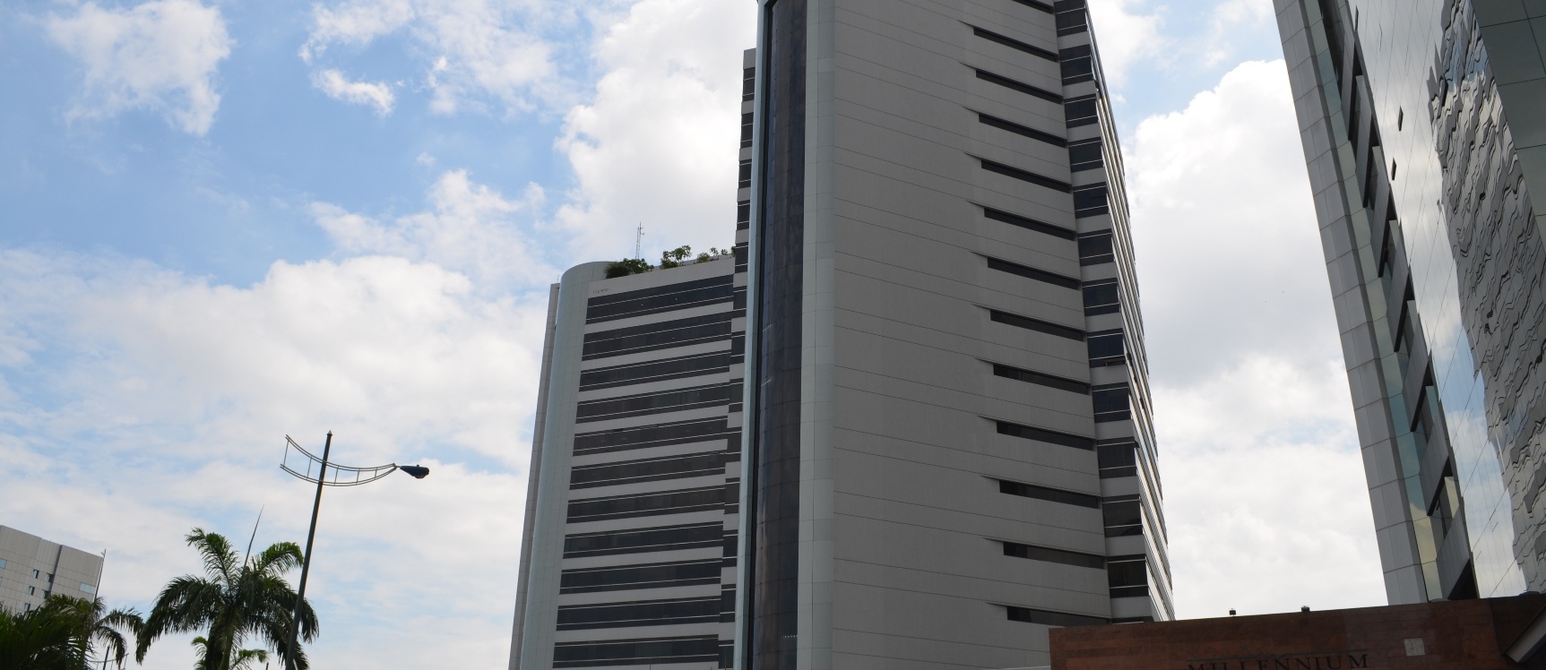 GeoBienes - Oficina en alquiler en Edificio World Trade Center sector Norte - Plusvalia Guayaquil Casas de venta y alquiler Inmobiliaria Ecuador