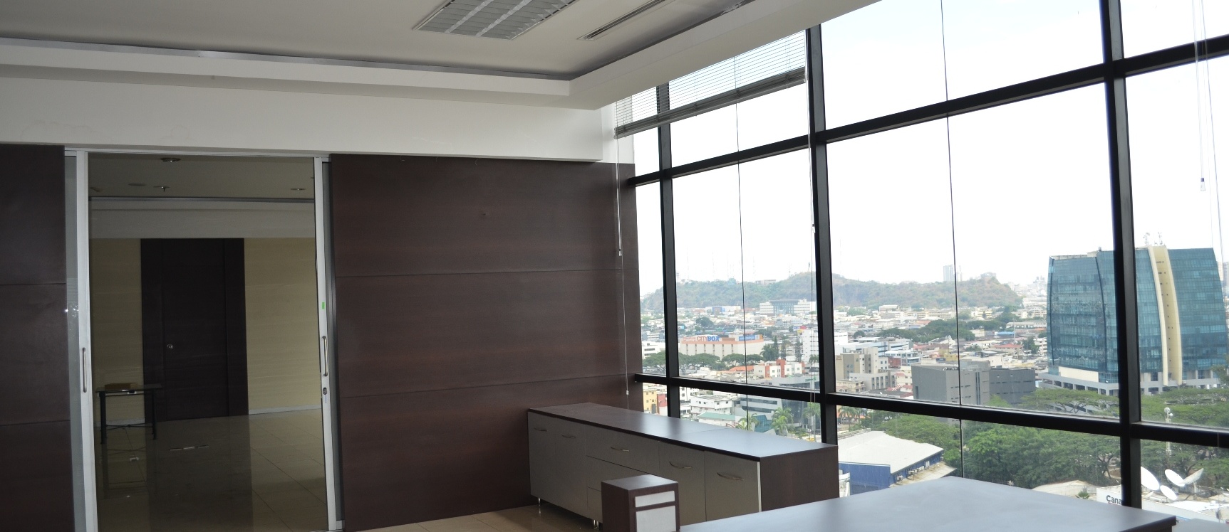 GeoBienes - Oficina en alquiler en Edificio World Trade Center sector Norte - Plusvalia Guayaquil Casas de venta y alquiler Inmobiliaria Ecuador