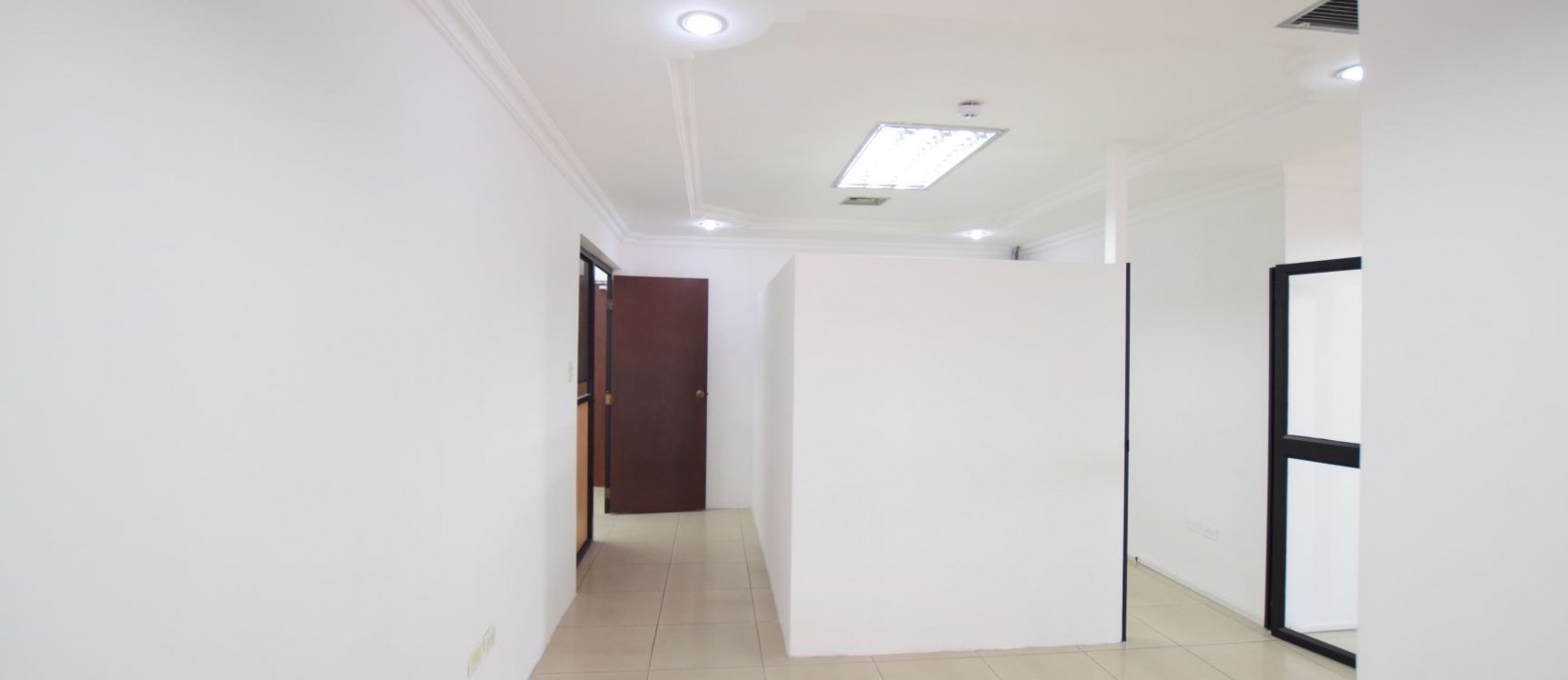 GeoBienes - Oficina en alquiler en el Centro Comercial Las Vitrinas, Norte de Guayaquil - Plusvalia Guayaquil Casas de venta y alquiler Inmobiliaria Ecuador