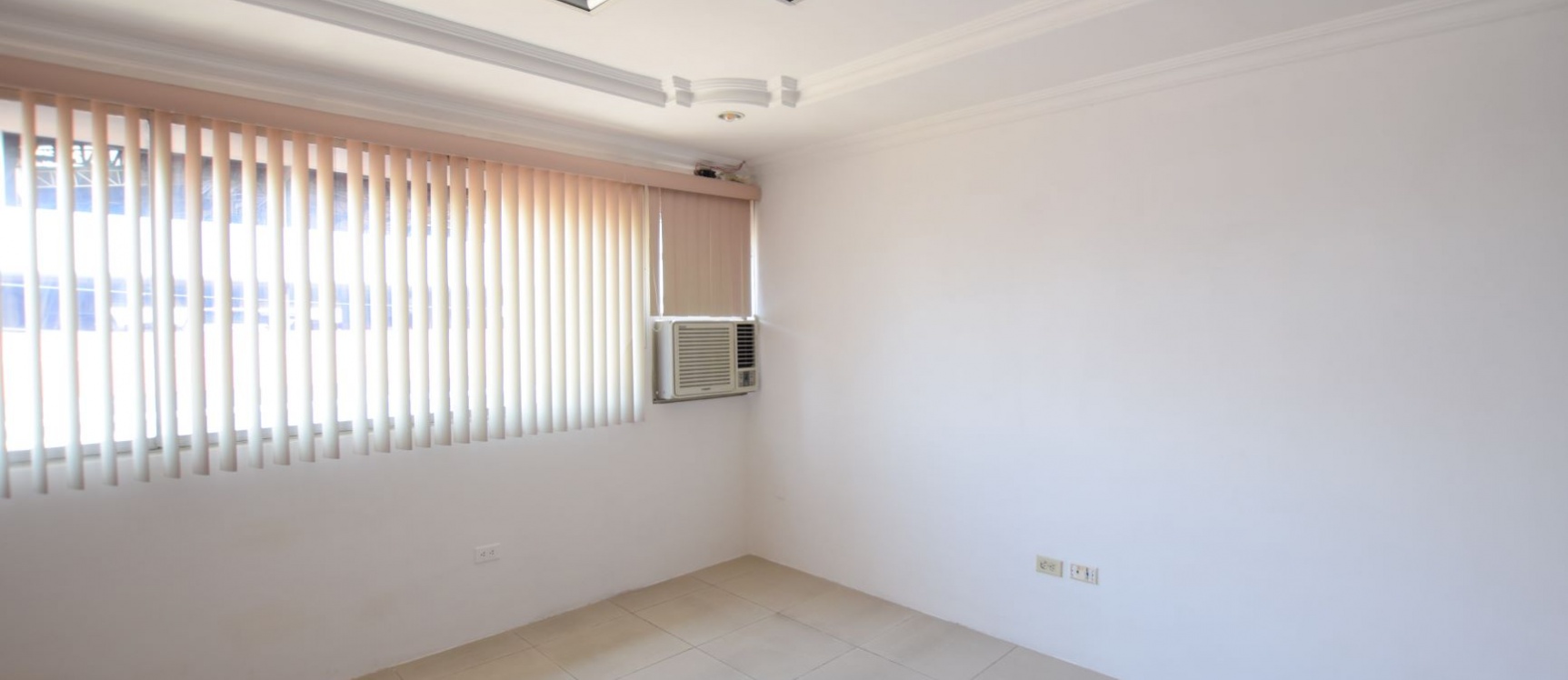 Oficina en alquiler en el Centro Comercial Las Vitrinas, Norte de Guayaqui GeoBienes - Oficina en alquiler en el Centro Comercial Las Vitrinas, Norte de Guayaquil - Plusvalia Guayaquil Casas de venta y alquiler Inmobiliaria Ecuador