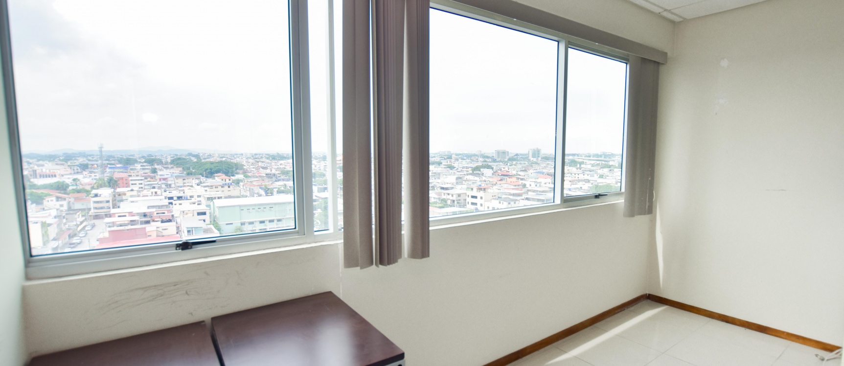 Oficina en alquiler en el Edif. Trade Building GeoBienes - Oficina en alquiler en el Edif. Trade Building - Plusvalia Guayaquil Casas de venta y alquiler Inmobiliaria Ecuador
