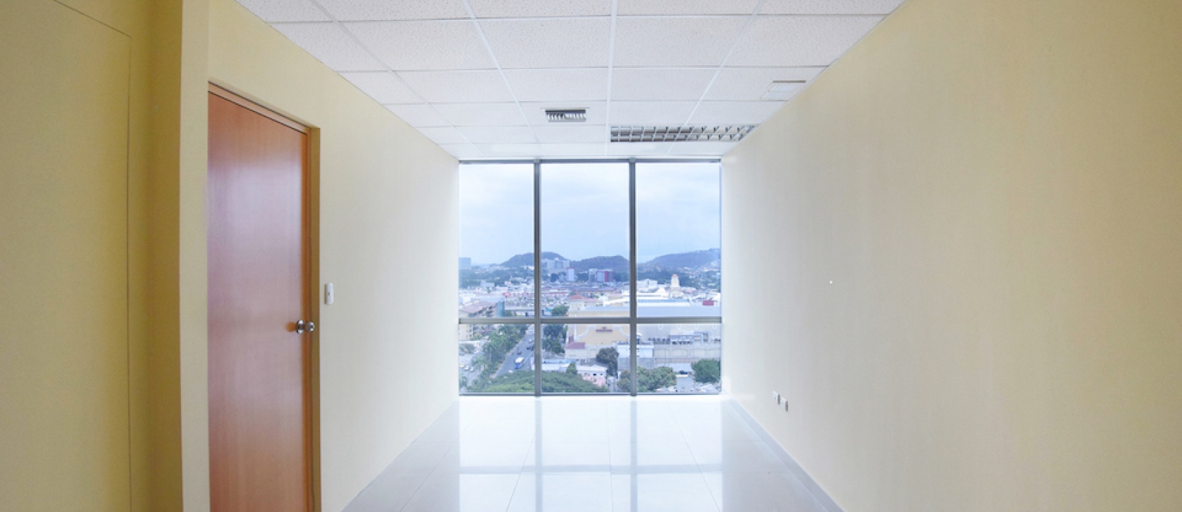 Oficina en alquiler en el Edificio Blue Towers, Norte de Guayaquil GeoBienes - Oficina en alquiler en el Edificio Blue Towers, Norte de Guayaquil - Plusvalia Guayaquil Casas de venta y alquiler Inmobiliaria Ecuador