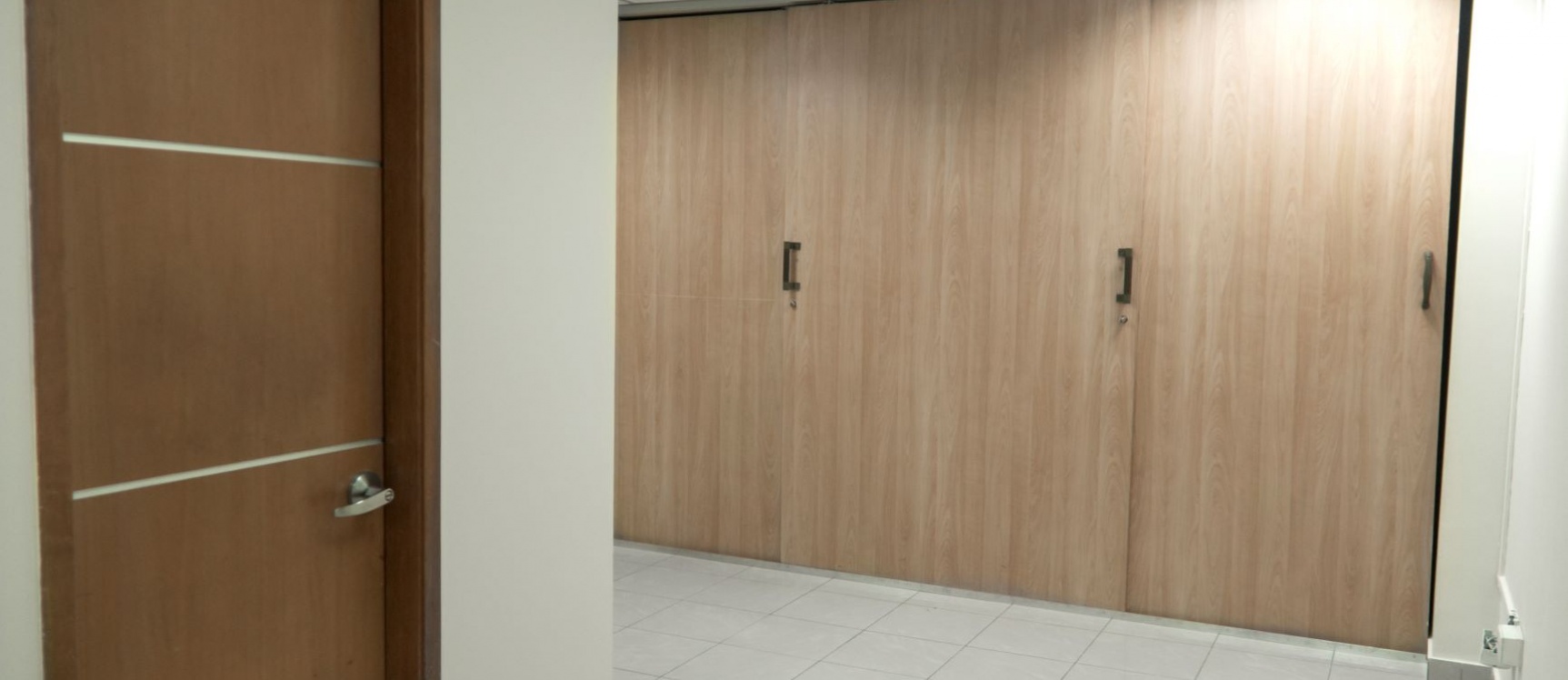 Oficina en alquiler en el Edificio Professional, Norte de Guayaquil GeoBienes - Oficina en alquiler en el Edificio Professional, Norte de Guayaquil - Plusvalia Guayaquil Casas de venta y alquiler Inmobiliaria Ecuador
