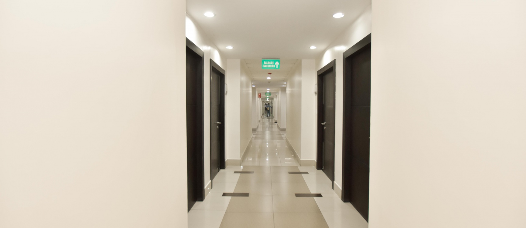 Oficina en alquiler en el Edificio SBC Office Center, Vía Samborondón GeoBienes - Oficina en alquiler en el Edificio SBC Office Center, Vía Samborondón - Plusvalia Guayaquil Casas de venta y alquiler Inmobiliaria Ecuador