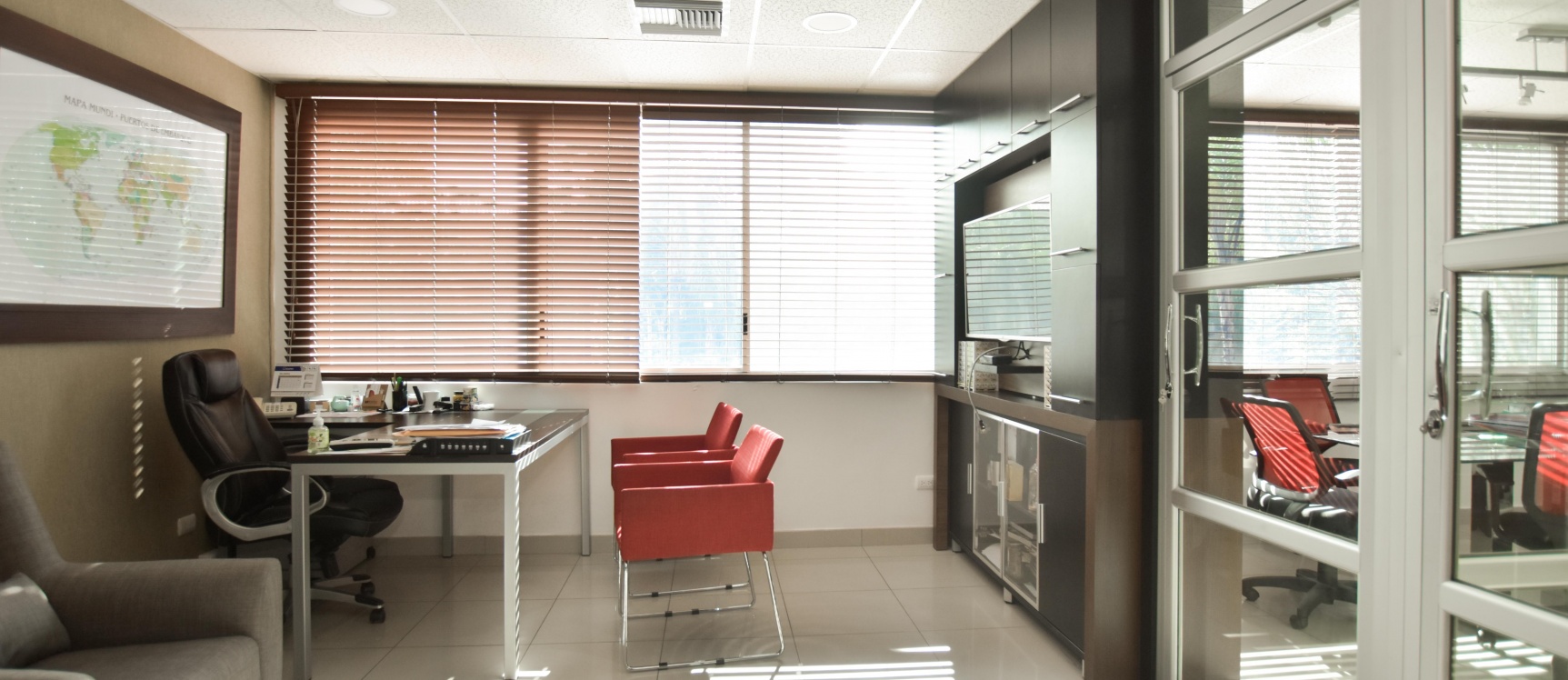 Oficina en alquiler en el Edificio SBC Office Center, Vía Samborondón GeoBienes - Oficina en alquiler en el Edificio SBC Office Center, Vía Samborondón - Plusvalia Guayaquil Casas de venta y alquiler Inmobiliaria Ecuador
