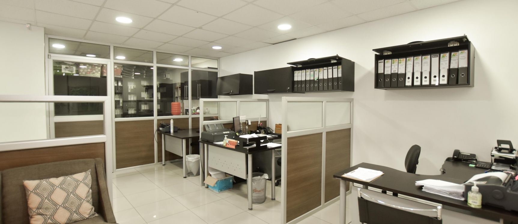 Oficina en alquiler en el Edificio SBC Office Center, Vía Samborondón GeoBienes - Oficina en alquiler en el Edificio SBC Office Center, Vía Samborondón - Plusvalia Guayaquil Casas de venta y alquiler Inmobiliaria Ecuador