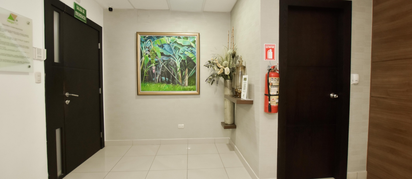 Oficina en alquiler en el Edificio SBC Office Center, Vía Samborondón GeoBienes - Oficina en alquiler en el Edificio SBC Office Center, Vía Samborondón - Plusvalia Guayaquil Casas de venta y alquiler Inmobiliaria Ecuador