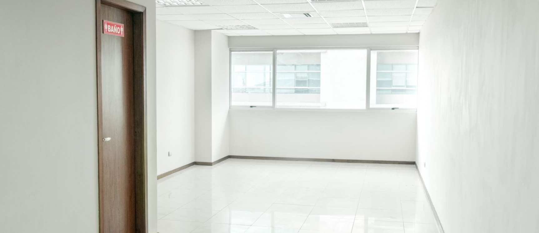 Oficina en alquiler en el Edificio Trade Building, Norte de Guayaquil GeoBienes - Oficina en alquiler en el Edificio Trade Building, Norte de Guayaquil - Plusvalia Guayaquil Casas de venta y alquiler Inmobiliaria Ecuador