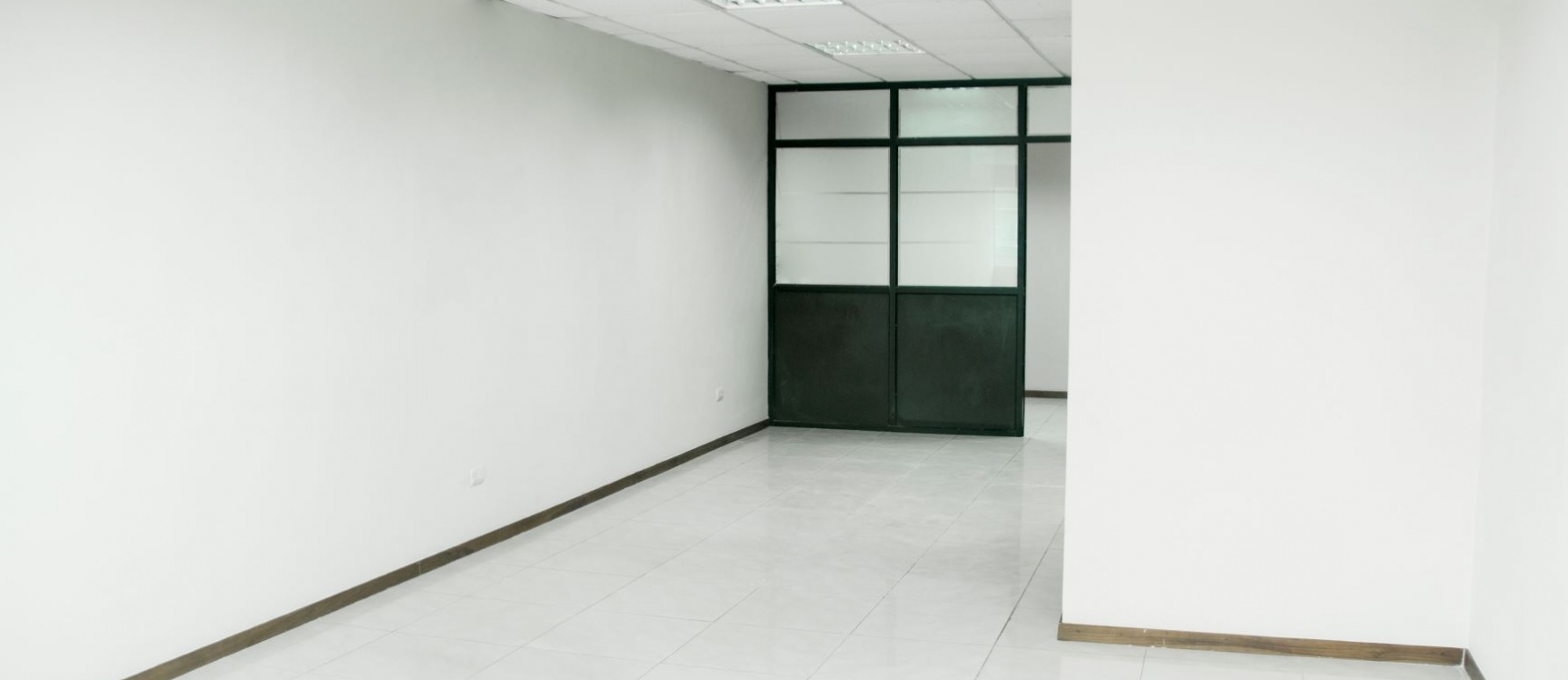 Oficina en alquiler en el Edificio Trade Building, Norte de Guayaquil GeoBienes - Oficina en alquiler en el Edificio Trade Building, Norte de Guayaquil - Plusvalia Guayaquil Casas de venta y alquiler Inmobiliaria Ecuador