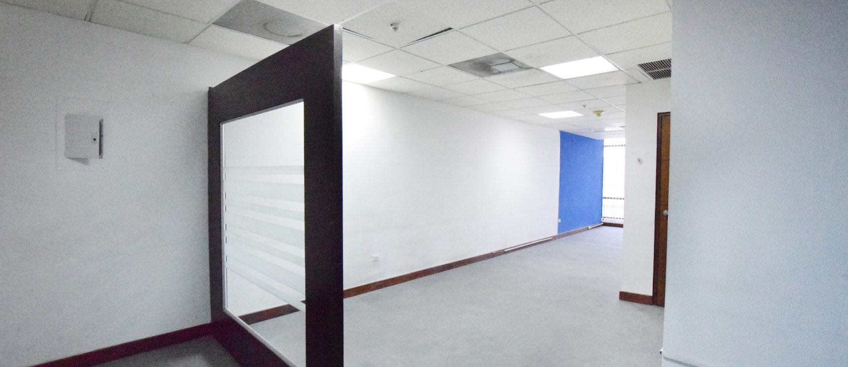 Oficina en alquiler en el Edificio World Trade Center, Norte de Guayaquil GeoBienes - Oficina en alquiler en el Edificio World Trade Center, Norte de Guayaquil - Plusvalia Guayaquil Casas de venta y alquiler Inmobiliaria Ecuador