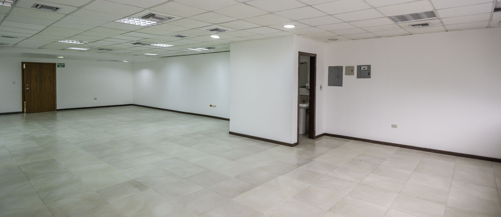 Oficina en alquiler en el Hotel Sonesta, Norte de Guayaquil GeoBienes - Oficina en alquiler en el Hotel Sonesta, Norte de Guayaquil - Plusvalia Guayaquil Casas de venta y alquiler Inmobiliaria Ecuador