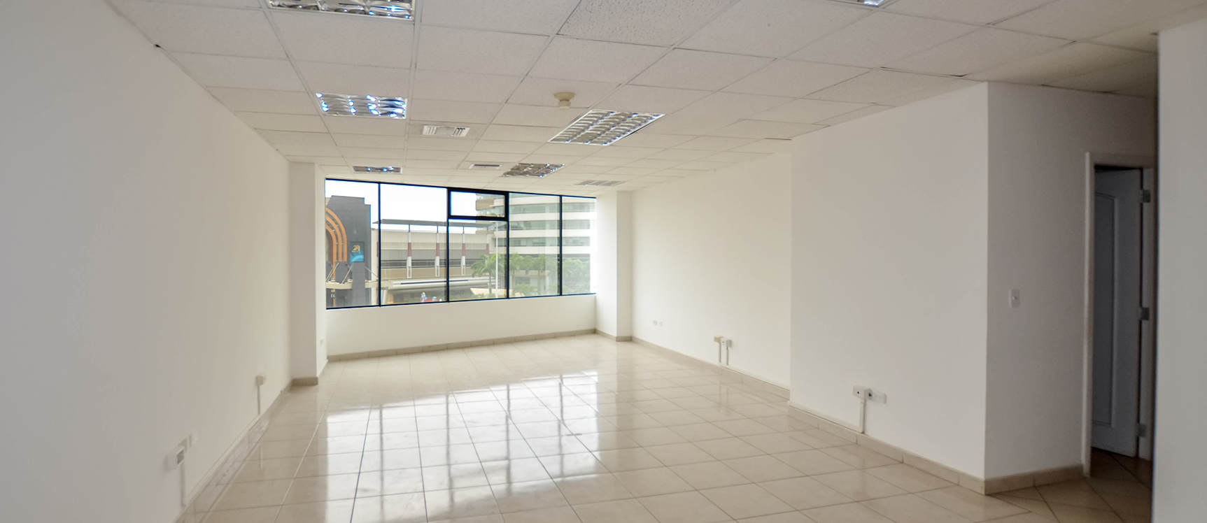 Oficina en alquiler en Executive Center sector norte de Guayaquil GeoBienes - Oficina en alquiler en Executive Center sector norte de Guayaquil - Plusvalia Guayaquil Casas de venta y alquiler Inmobiliaria Ecuador