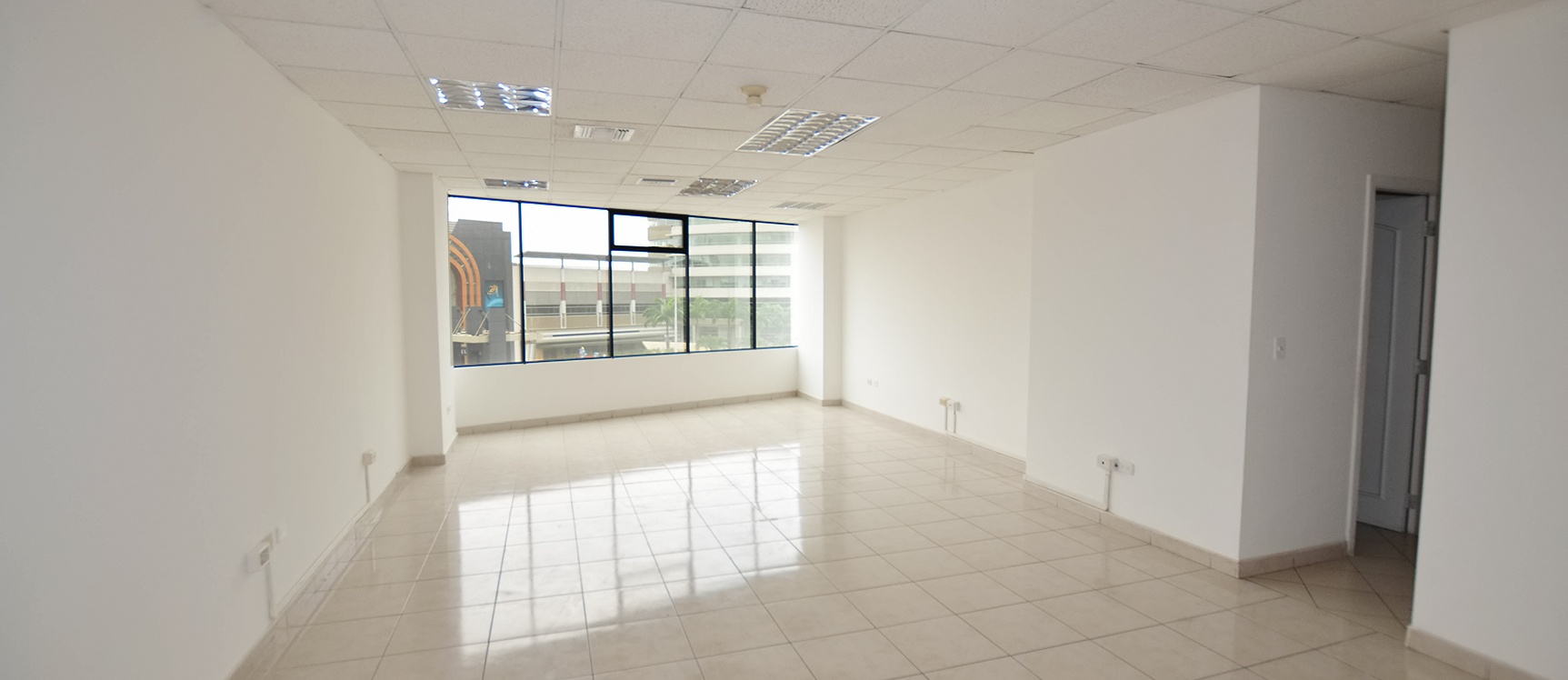 Oficina en alquiler en Executive Center sector norte de Guayaquil GeoBienes - Oficina en alquiler en Executive Center sector norte de Guayaquil - Plusvalia Guayaquil Casas de venta y alquiler Inmobiliaria Ecuador