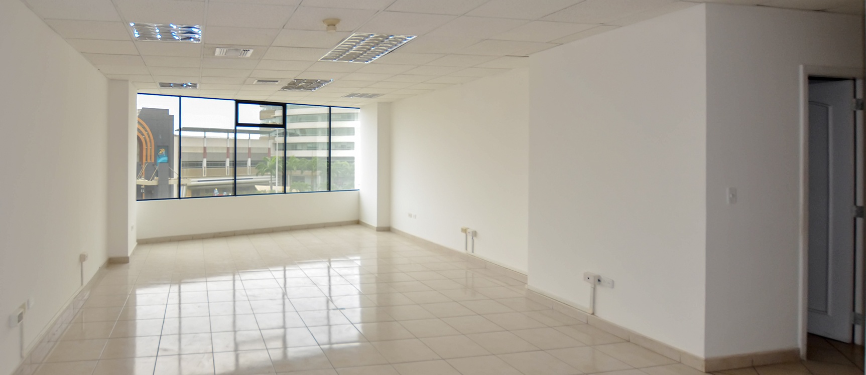 Oficina en alquiler en Executive Center sector norte de Guayaquil GeoBienes - Oficina en alquiler en Executive Center sector norte de Guayaquil - Plusvalia Guayaquil Casas de venta y alquiler Inmobiliaria Ecuador