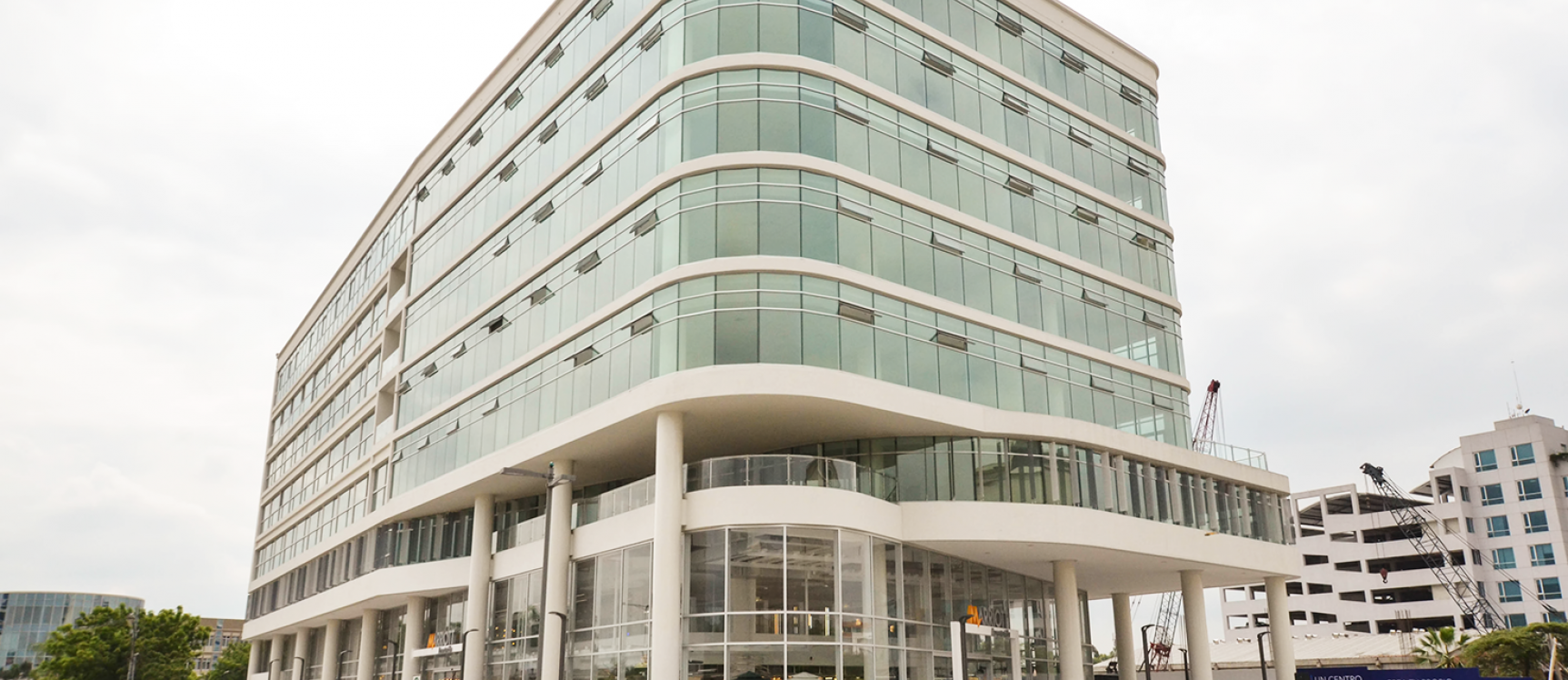 Oficina en alquiler en Los Arcos Plaza sector Samborondón GeoBienes - Oficina en alquiler en Los Arcos Plaza sector Samborondón - Plusvalia Guayaquil Casas de venta y alquiler Inmobiliaria Ecuador