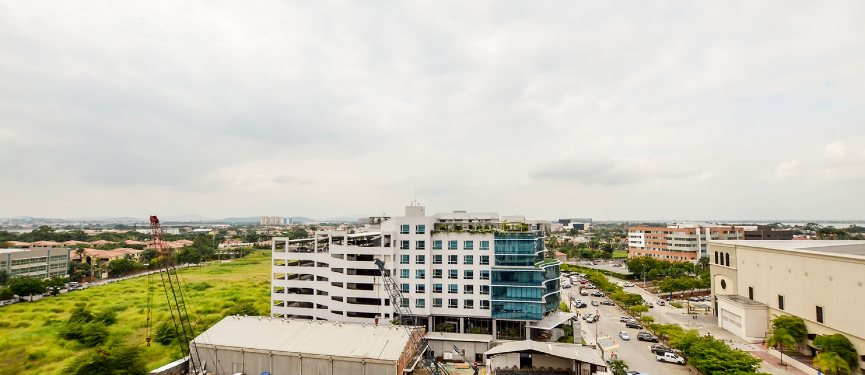Oficina en alquiler en Los Arcos Plaza sector Samborondón GeoBienes - Oficina en alquiler en Los Arcos Plaza sector Samborondón - Plusvalia Guayaquil Casas de venta y alquiler Inmobiliaria Ecuador
