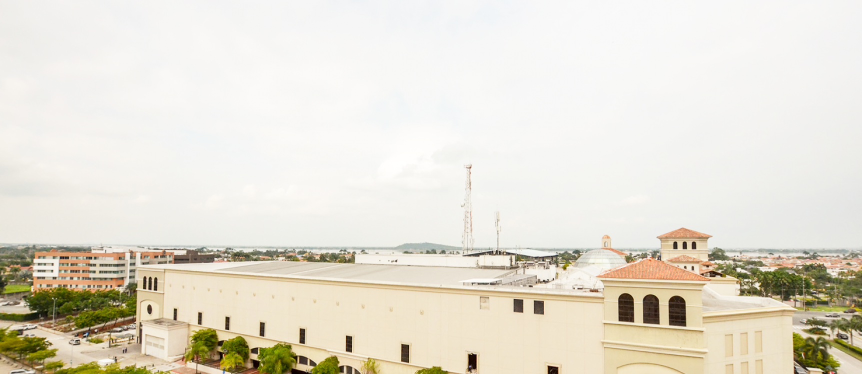 Oficina en alquiler en Los Arcos Plaza sector Samborondón GeoBienes - Oficina en alquiler en Los Arcos Plaza sector Samborondón - Plusvalia Guayaquil Casas de venta y alquiler Inmobiliaria Ecuador