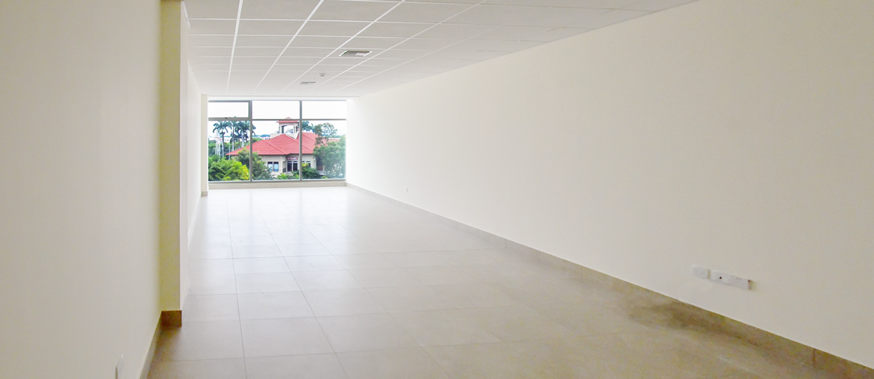 Oficina en alquiler en Los Arcos Plaza sector Samborondón GeoBienes - Oficina en alquiler en Los Arcos Plaza sector Samborondón - Plusvalia Guayaquil Casas de venta y alquiler Inmobiliaria Ecuador