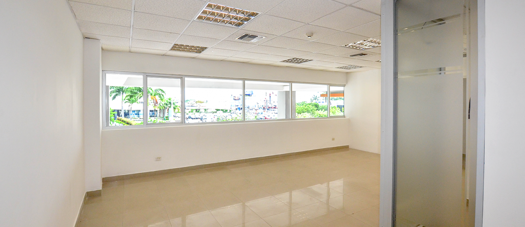 Oficina en alquiler en Parque Empresarial Colón sector norte de Guayaquil GeoBienes - Oficina en alquiler en Parque Empresarial Colón sector norte de Guayaquil - Plusvalia Guayaquil Casas de venta y alquiler Inmobiliaria Ecuador