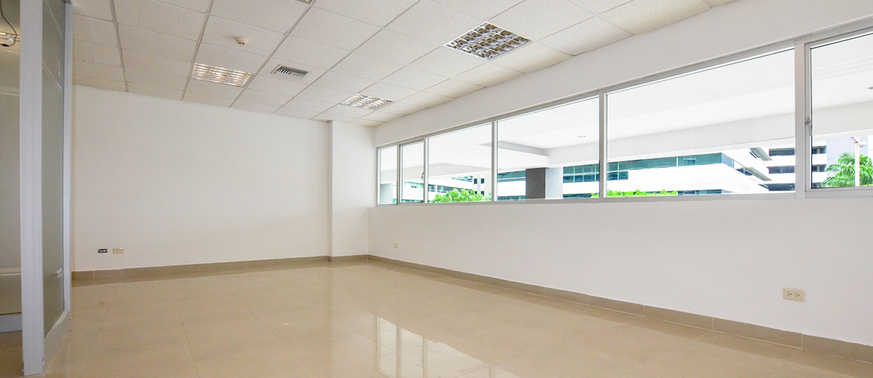 Oficina en alquiler en Parque Empresarial Colón sector norte de Guayaquil GeoBienes - Oficina en alquiler en Parque Empresarial Colón sector norte de Guayaquil - Plusvalia Guayaquil Casas de venta y alquiler Inmobiliaria Ecuador