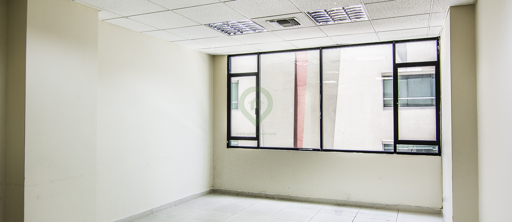 GeoBienes - Oficina en alquiler en Professional Center norte de Guayaquil - Plusvalia Guayaquil Casas de venta y alquiler Inmobiliaria Ecuador