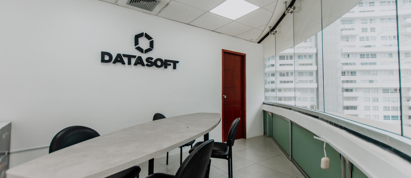Oficina en alquiler en The Point, Puerto Santa Ana GeoBienes - Oficina en alquiler en The Point, Puerto Santa Ana - Plusvalia Guayaquil Casas de venta y alquiler Inmobiliaria Ecuador