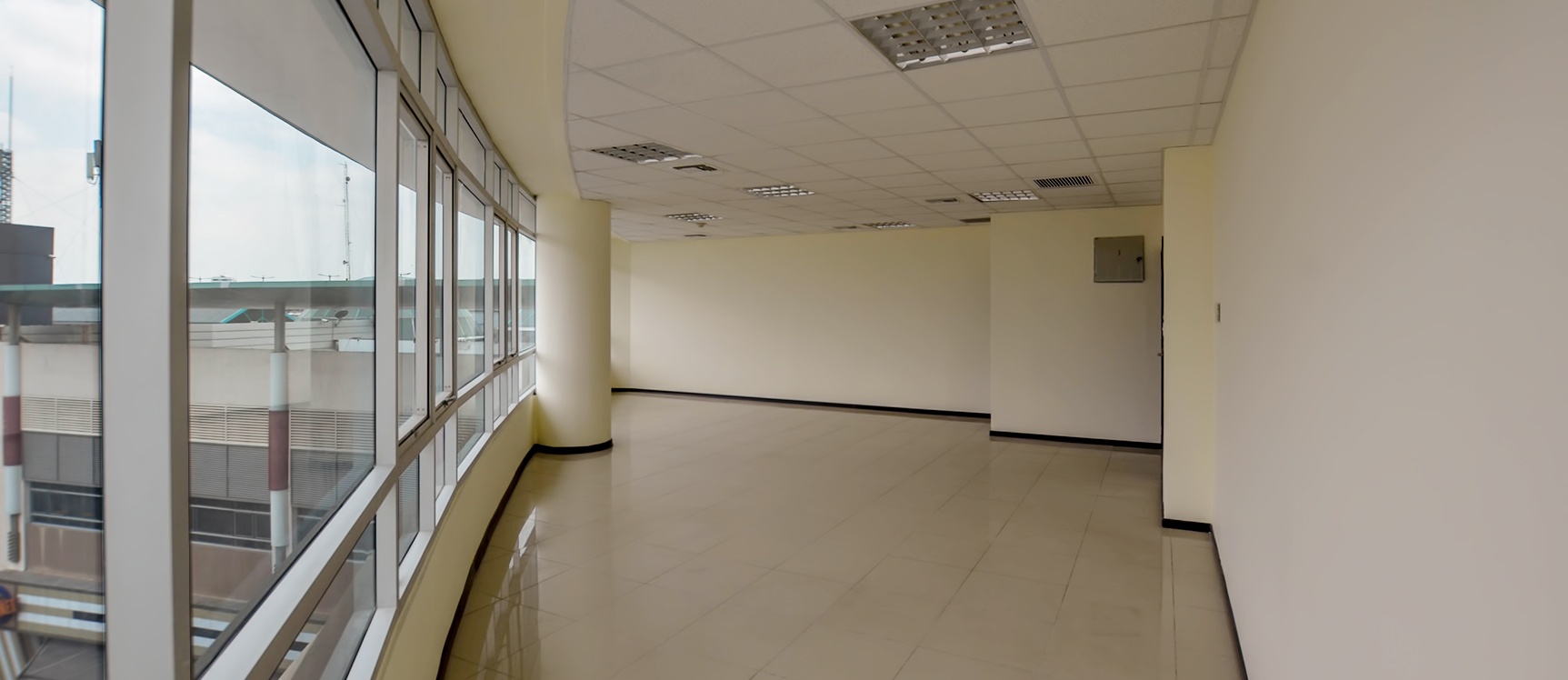 GeoBienes - Oficina en alquiler en Torres del Mall sector norte de Guayaquil - Plusvalia Guayaquil Casas de venta y alquiler Inmobiliaria Ecuador