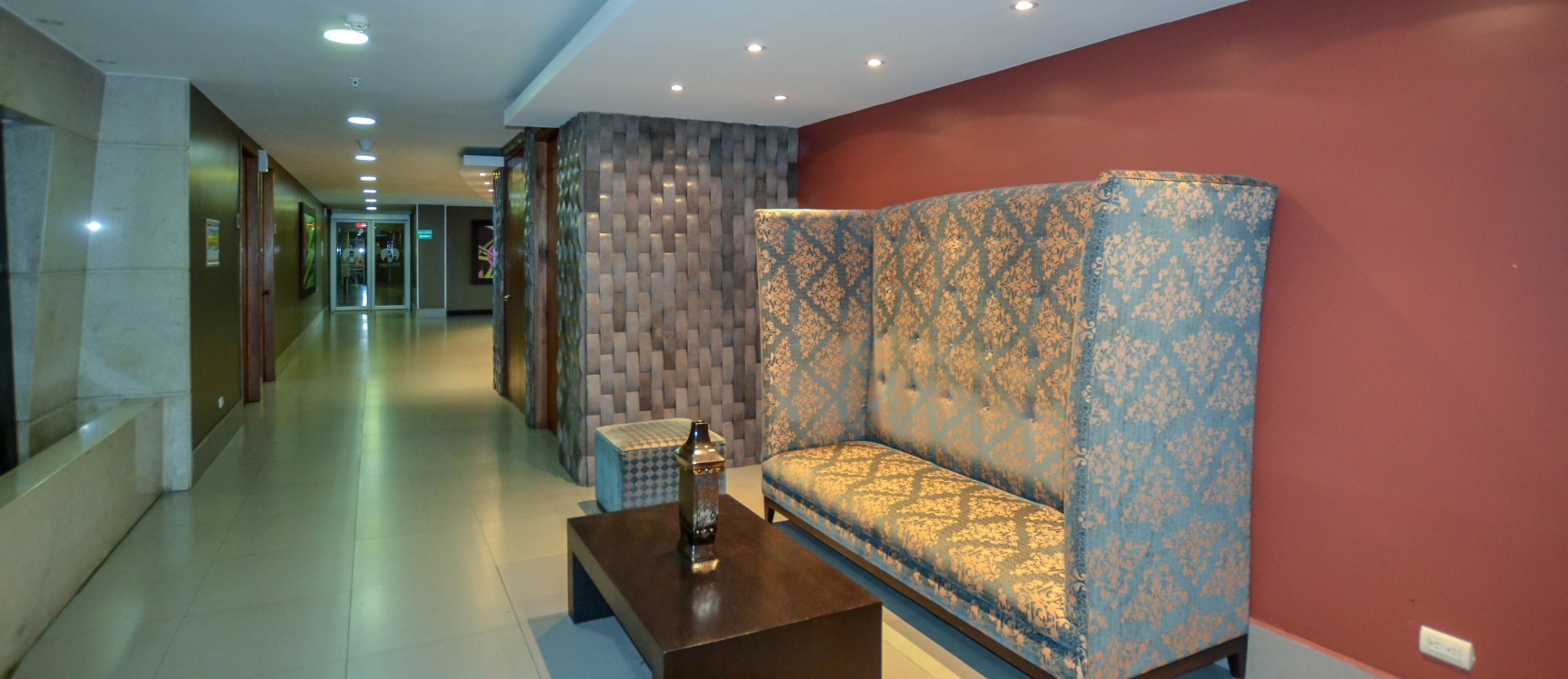 Oficina en alquiler en Trade Building sector norte de Guayaquil GeoBienes - Oficina en alquiler en Trade Building sector norte de Guayaquil - Plusvalia Guayaquil Casas de venta y alquiler Inmobiliaria Ecuador
