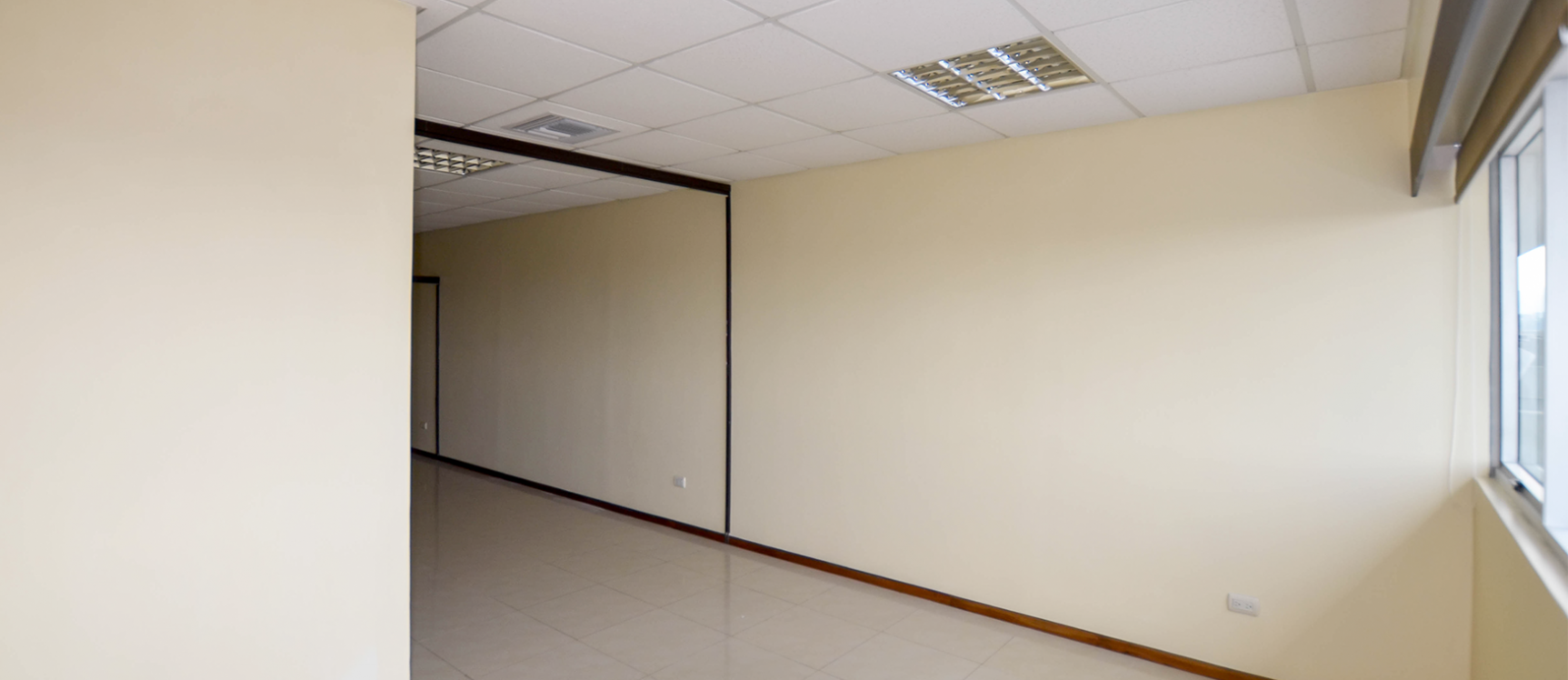 Oficina en alquiler en Trade Building sector norte de Guayaquil GeoBienes - Oficina en alquiler en Trade Building sector norte de Guayaquil - Plusvalia Guayaquil Casas de venta y alquiler Inmobiliaria Ecuador