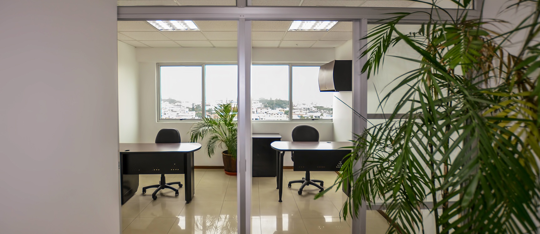 Oficina en alquiler en Trade Building sector norte de Guayaquil GeoBienes - Oficina en alquiler en Trade Building sector norte de Guayaquil - Plusvalia Guayaquil Casas de venta y alquiler Inmobiliaria Ecuador