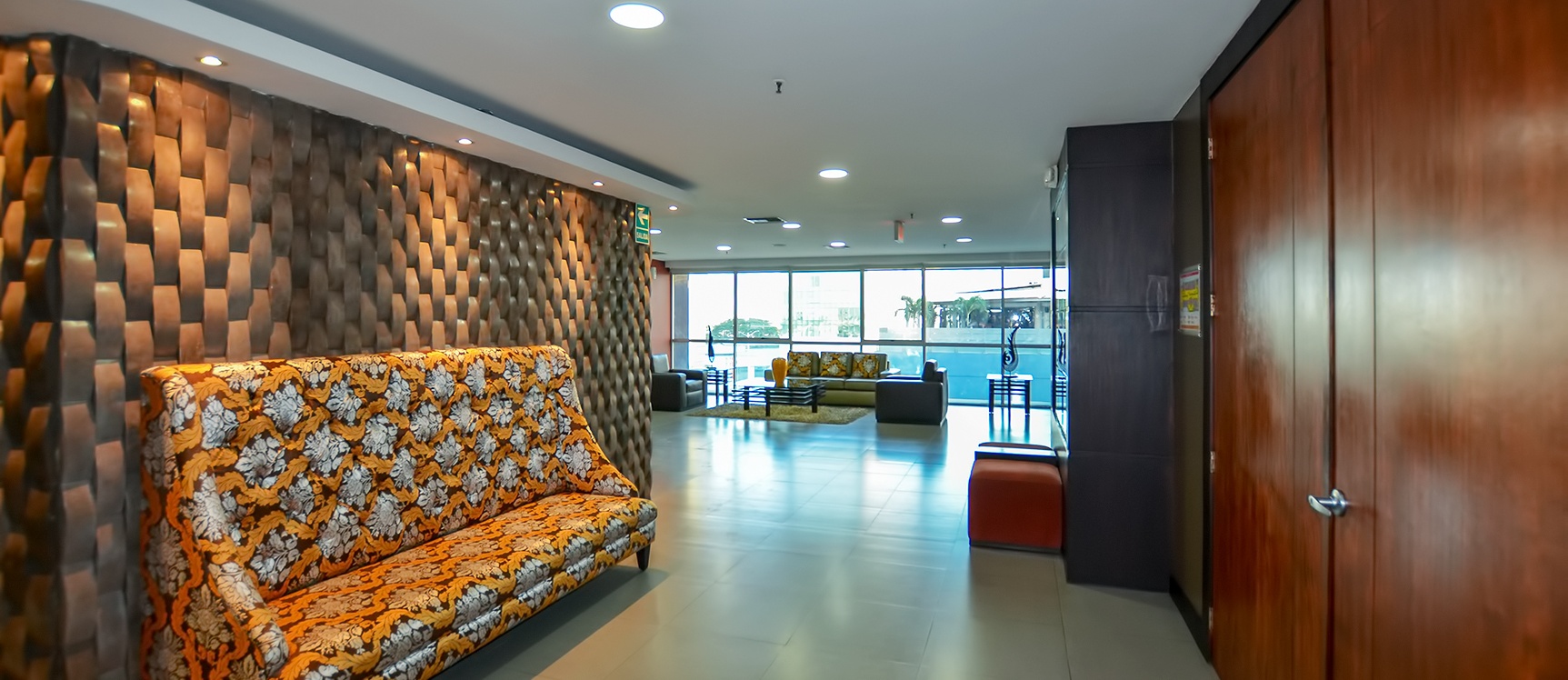 Oficina en alquiler en Trade Building sector norte de Guayaquil GeoBienes - Oficina en alquiler en Trade Building sector norte de Guayaquil - Plusvalia Guayaquil Casas de venta y alquiler Inmobiliaria Ecuador