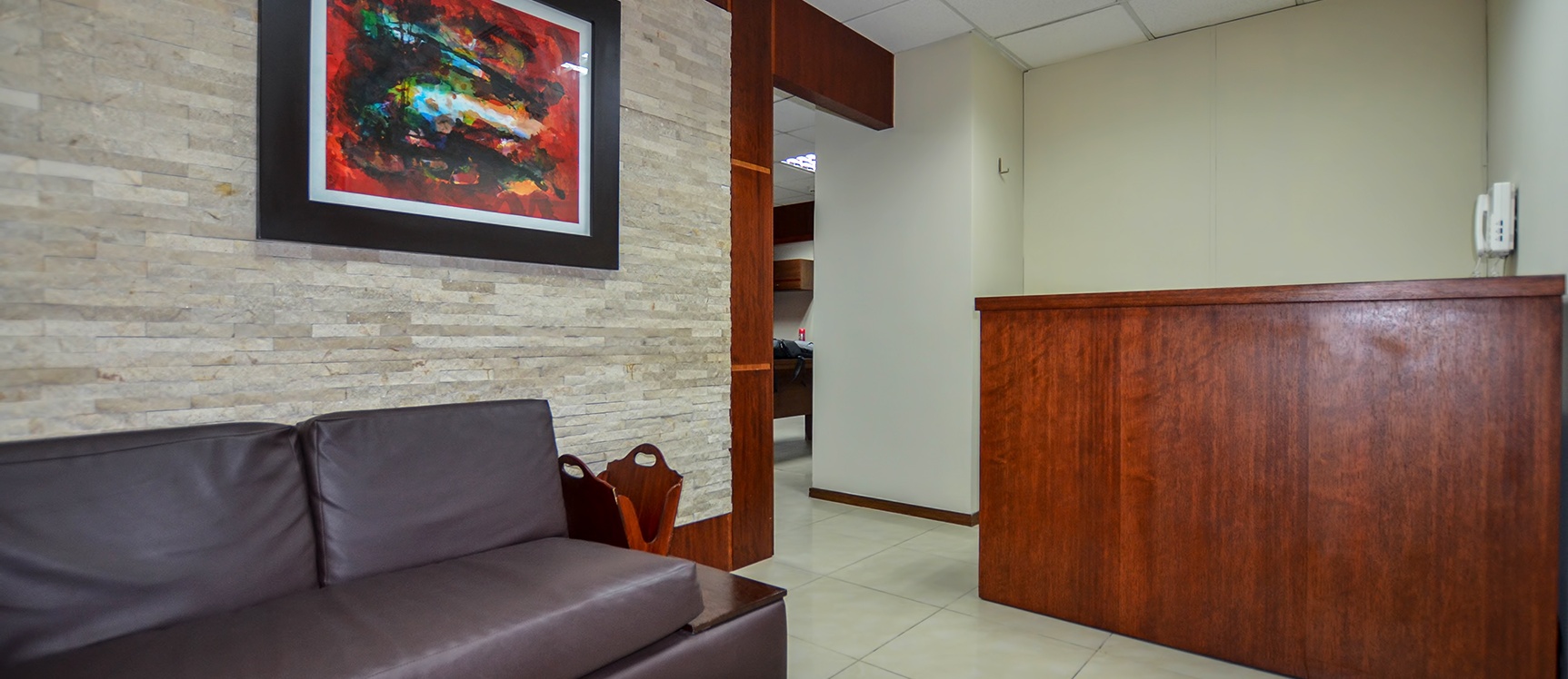 GeoBienes - Oficina en alquiler en Trade Building sector norte de Guayaquil - Plusvalia Guayaquil Casas de venta y alquiler Inmobiliaria Ecuador