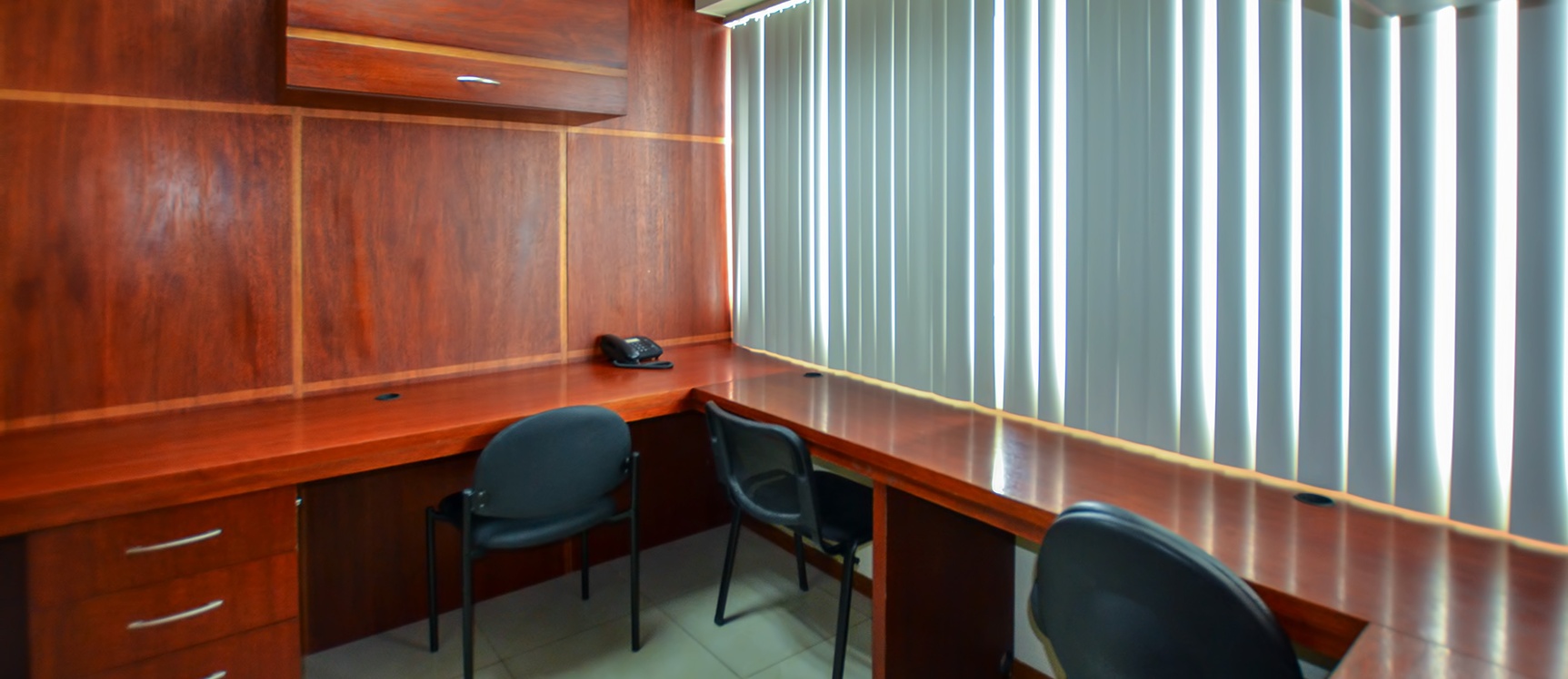 Oficina en alquiler en Trade Building sector norte de Guayaquil GeoBienes - Oficina en venta en Trade Building sector norte de Guayaquil - Plusvalia Guayaquil Casas de venta y alquiler Inmobiliaria Ecuador