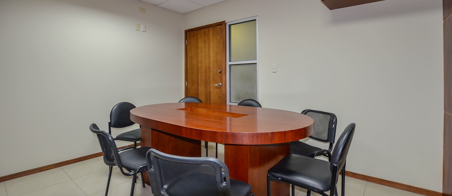 Oficina en alquiler en Trade Building sector norte de Guayaquil GeoBienes - Oficina en venta en Trade Building sector norte de Guayaquil - Plusvalia Guayaquil Casas de venta y alquiler Inmobiliaria Ecuador