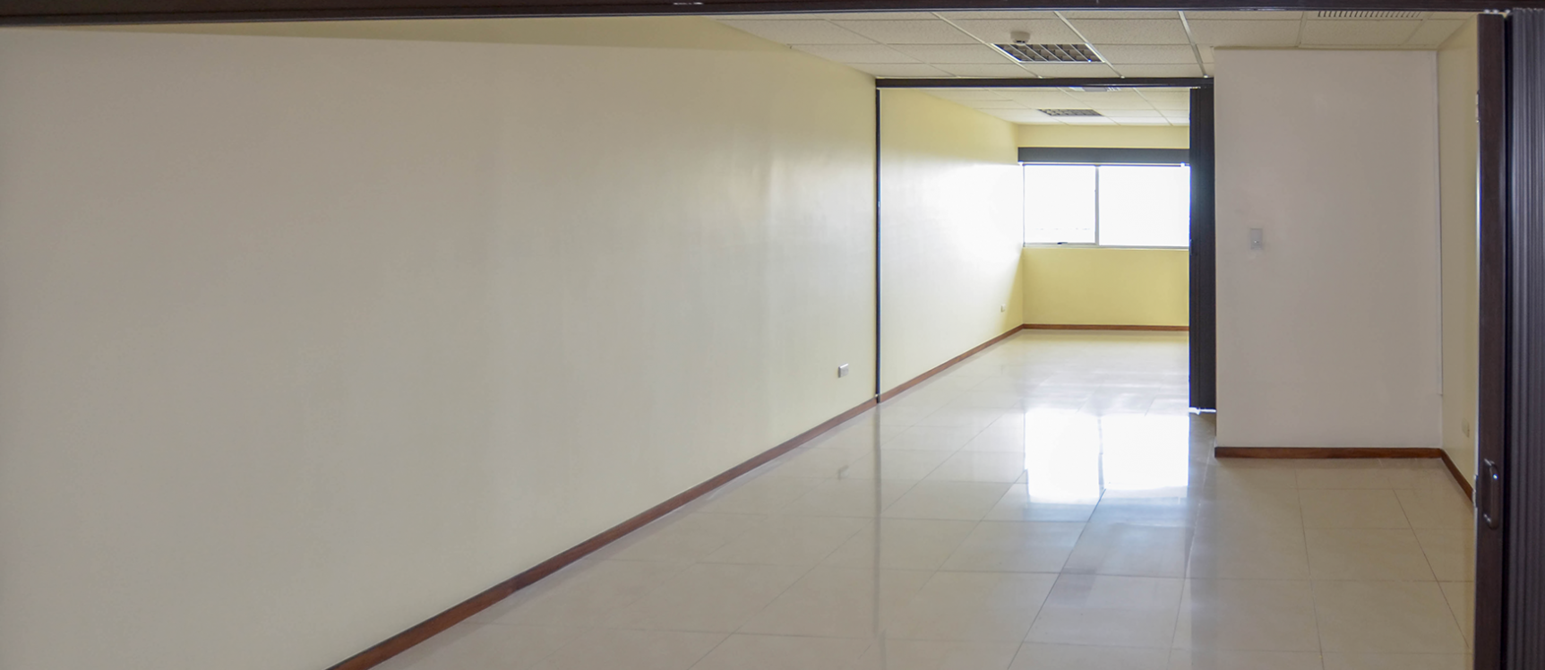 Oficina en alquiler en Trade Building sector norte de Guayaquil GeoBienes - Oficina en alquiler en Trade Building sector norte de Guayaquil - Plusvalia Guayaquil Casas de venta y alquiler Inmobiliaria Ecuador