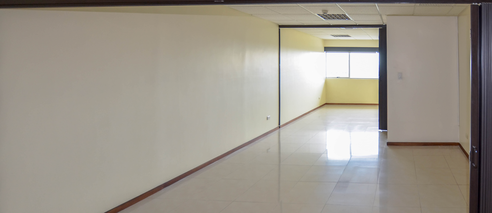 GeoBienes - Oficina en alquiler en Trade Building sector norte de Guayaquil - Plusvalia Guayaquil Casas de venta y alquiler Inmobiliaria Ecuador