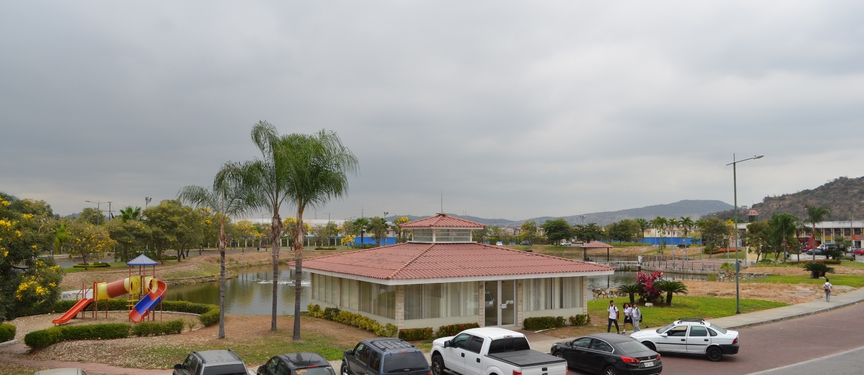 Oficina en alquiler en urbanización Metrópolis II Ave terminal terrestre pascuales GeoBienes - Oficina en alquiler en urbanización Metrópolis II Ave terminal terrestre pascuales - Plusvalia Guayaquil Casas de venta y alquiler Inmobiliaria Ecuador