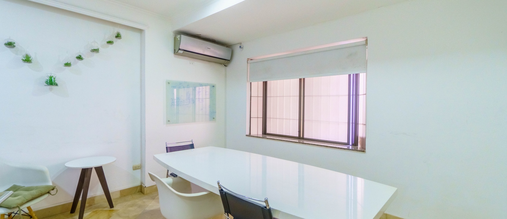 Oficina en alquiler planta alta ubicado en Urdesa, Norte de Guayaquil GeoBienes - Oficina en alquiler planta alta ubicado en Urdesa, Norte de Guayaquil - Plusvalia Guayaquil Casas de venta y alquiler Inmobiliaria Ecuador