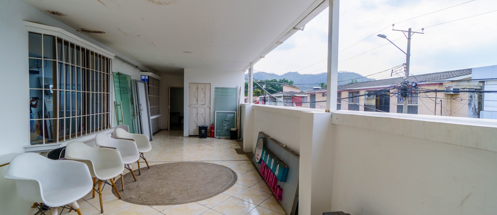Oficina en alquiler planta alta ubicado en Urdesa, Norte de Guayaquil GeoBienes - Oficina en alquiler planta alta ubicado en Urdesa, Norte de Guayaquil - Plusvalia Guayaquil Casas de venta y alquiler Inmobiliaria Ecuador
