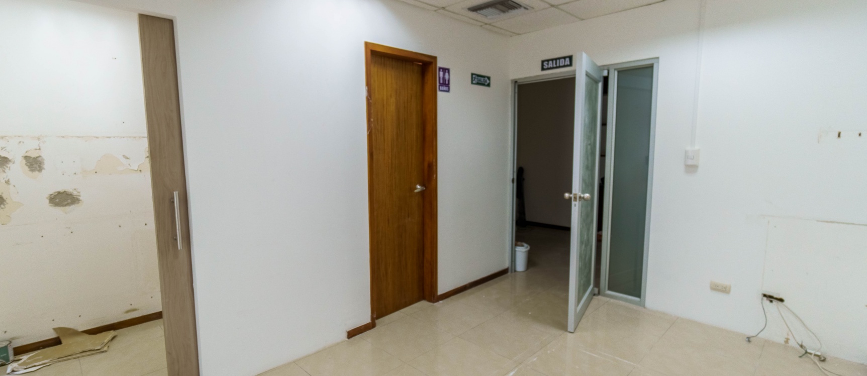 GeoBienes - Oficina en alquiler, Trade Building, zona Mall del Sol - Plusvalia Guayaquil Casas de venta y alquiler Inmobiliaria Ecuador