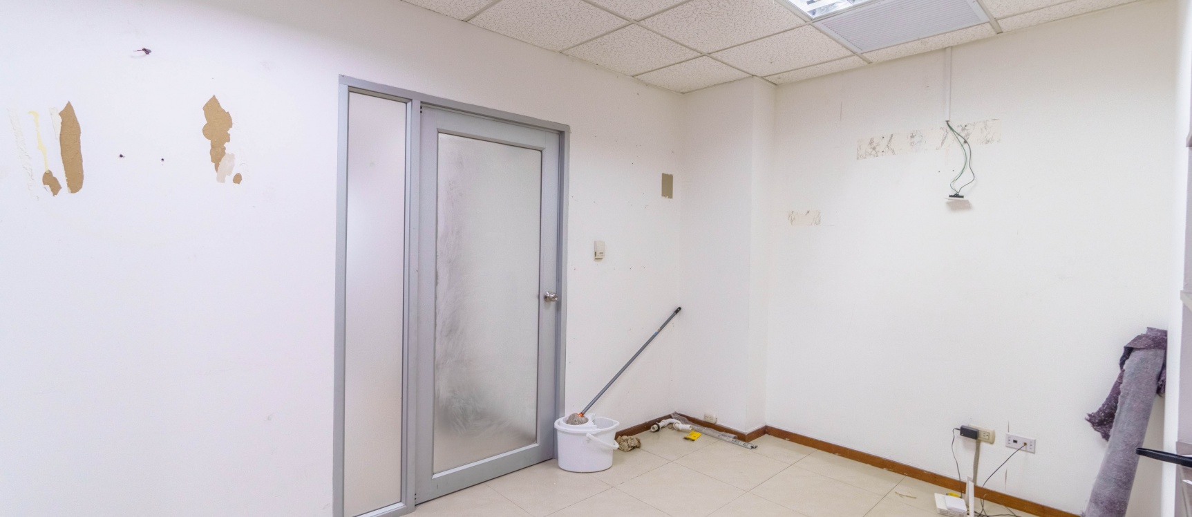 GeoBienes - Oficina en alquiler, Trade Building, zona Mall del Sol - Plusvalia Guayaquil Casas de venta y alquiler Inmobiliaria Ecuador