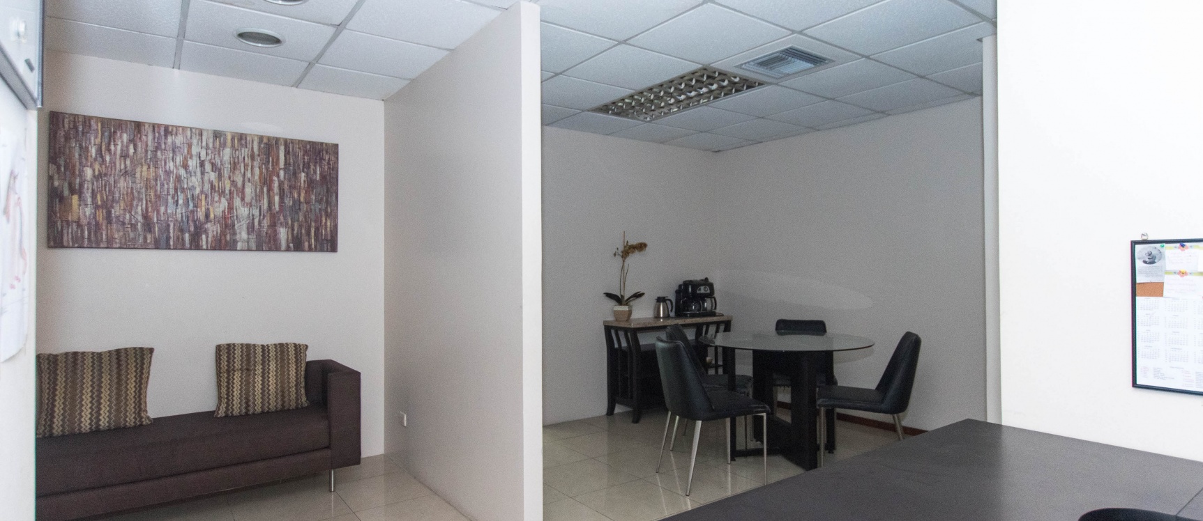 GeoBienes - Oficina en alquiler ubicada en Edificio Trade Building - Plusvalia Guayaquil Casas de venta y alquiler Inmobiliaria Ecuador