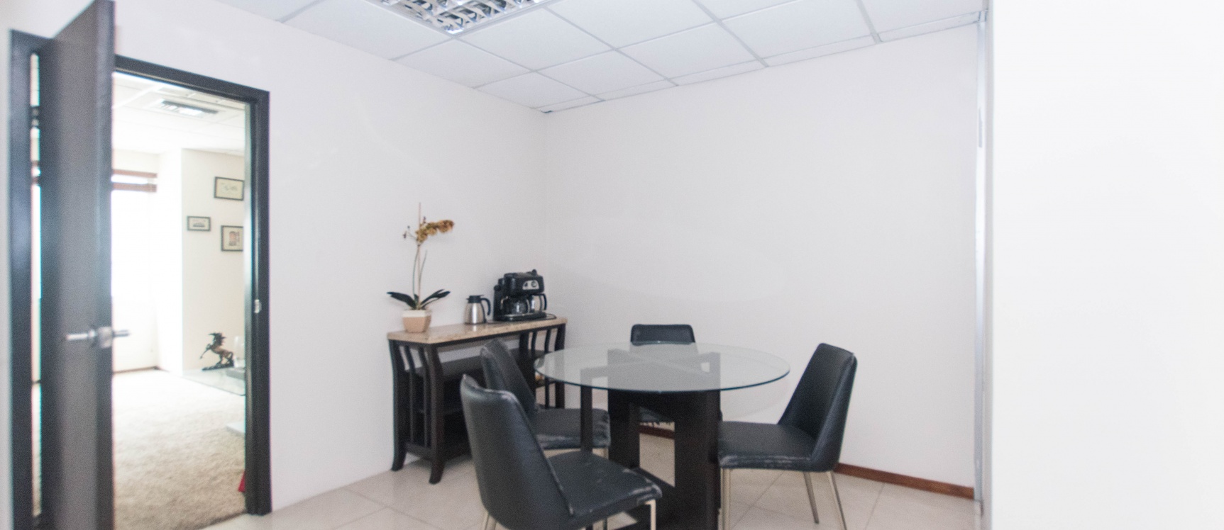 Oficina en alquiler ubicada en Edificio Trade Building GeoBienes - Oficina en alquiler ubicada en Edificio Trade Building - Plusvalia Guayaquil Casas de venta y alquiler Inmobiliaria Ecuador