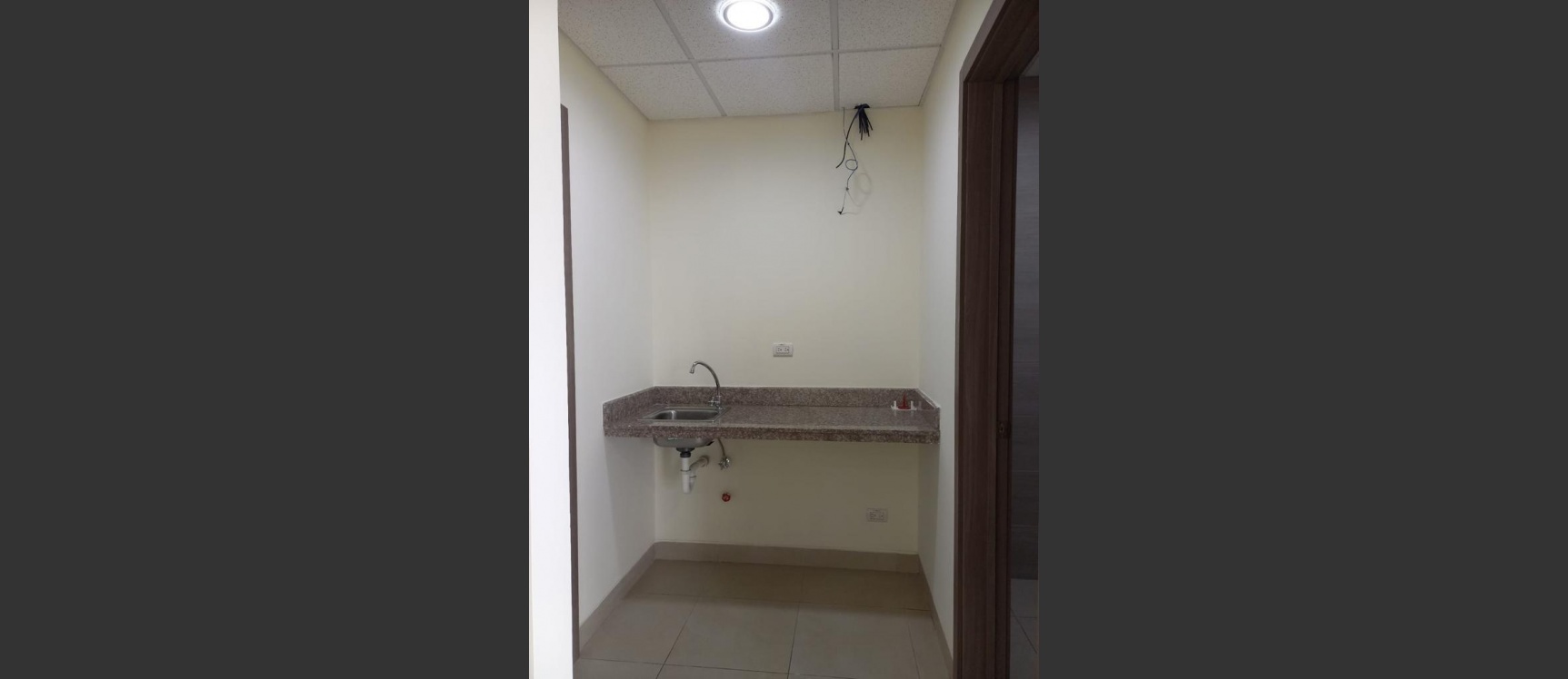 Oficina en alquiler ubicada en el Edificio Sky Building, Norte de Guayaquil GeoBienes - Oficina en alquiler ubicada en el Edificio Sky Building, Norte de Guayaquil - Plusvalia Guayaquil Casas de venta y alquiler Inmobiliaria Ecuador