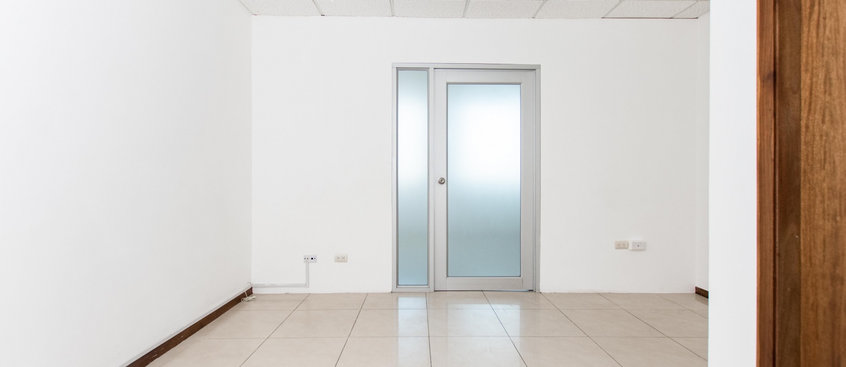 Oficina en alquiler ubicada en el Edificio Trade Building GeoBienes - Oficina en alquiler ubicada en el Edificio Trade Building - Plusvalia Guayaquil Casas de venta y alquiler Inmobiliaria Ecuador