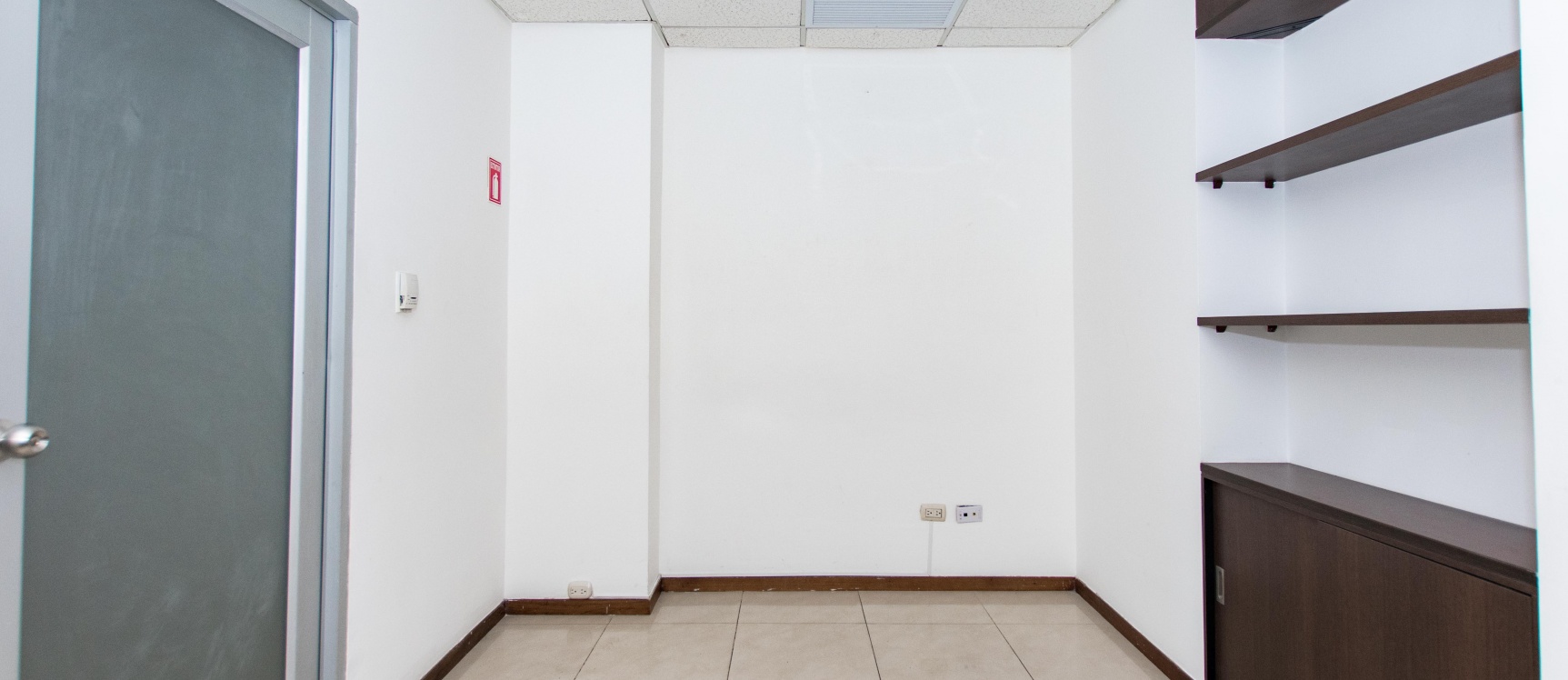 Oficina en alquiler ubicada en el Edificio Trade Building GeoBienes - Oficina en alquiler ubicada en el Edificio Trade Building - Plusvalia Guayaquil Casas de venta y alquiler Inmobiliaria Ecuador